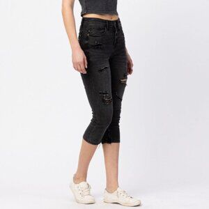 Judy Blue Black Distress Capri